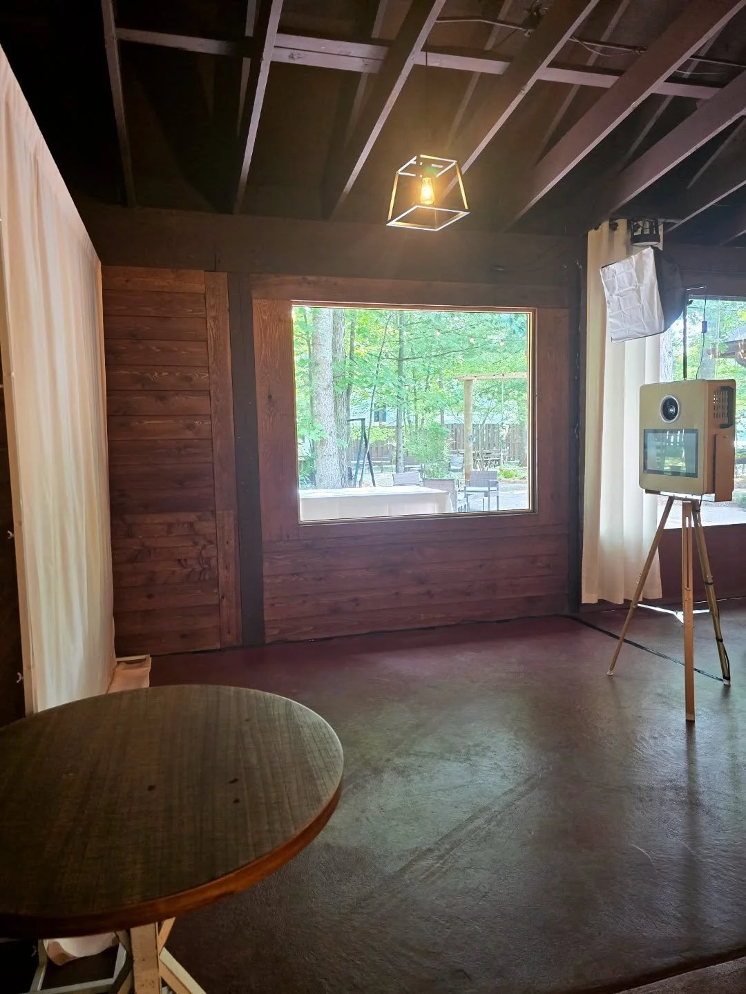 Luxury photo booth rentals for weddings, parties &amp; celebrations across Traverse City + surrounding areas ✨

Venue: @bluebridgeevents

#TraverseCityWedding #MichiganBride #PhotoBoothMichigan #LuxuryEvents