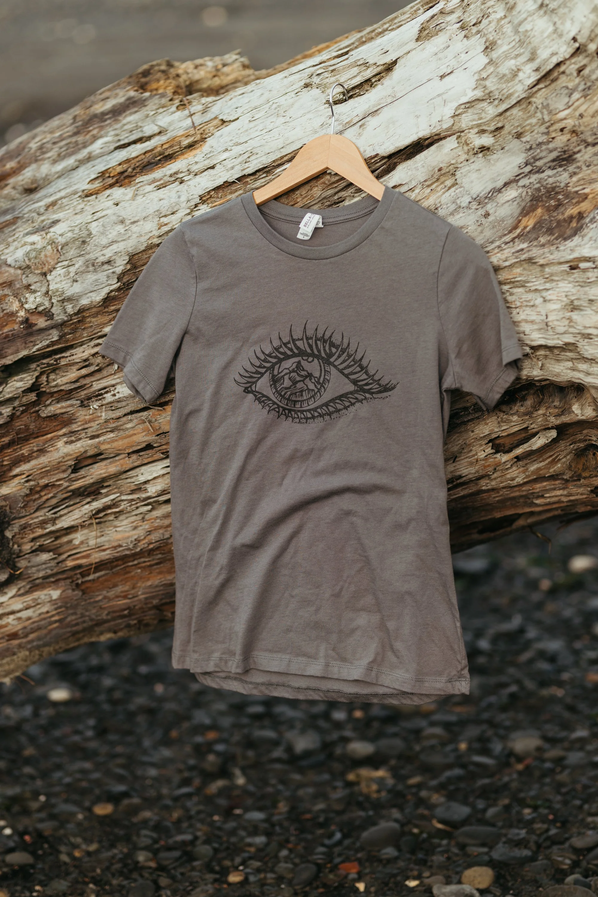 sacred-range-fitted-tee-grey-crewneck-sacred-range-eye-front-01.jpg