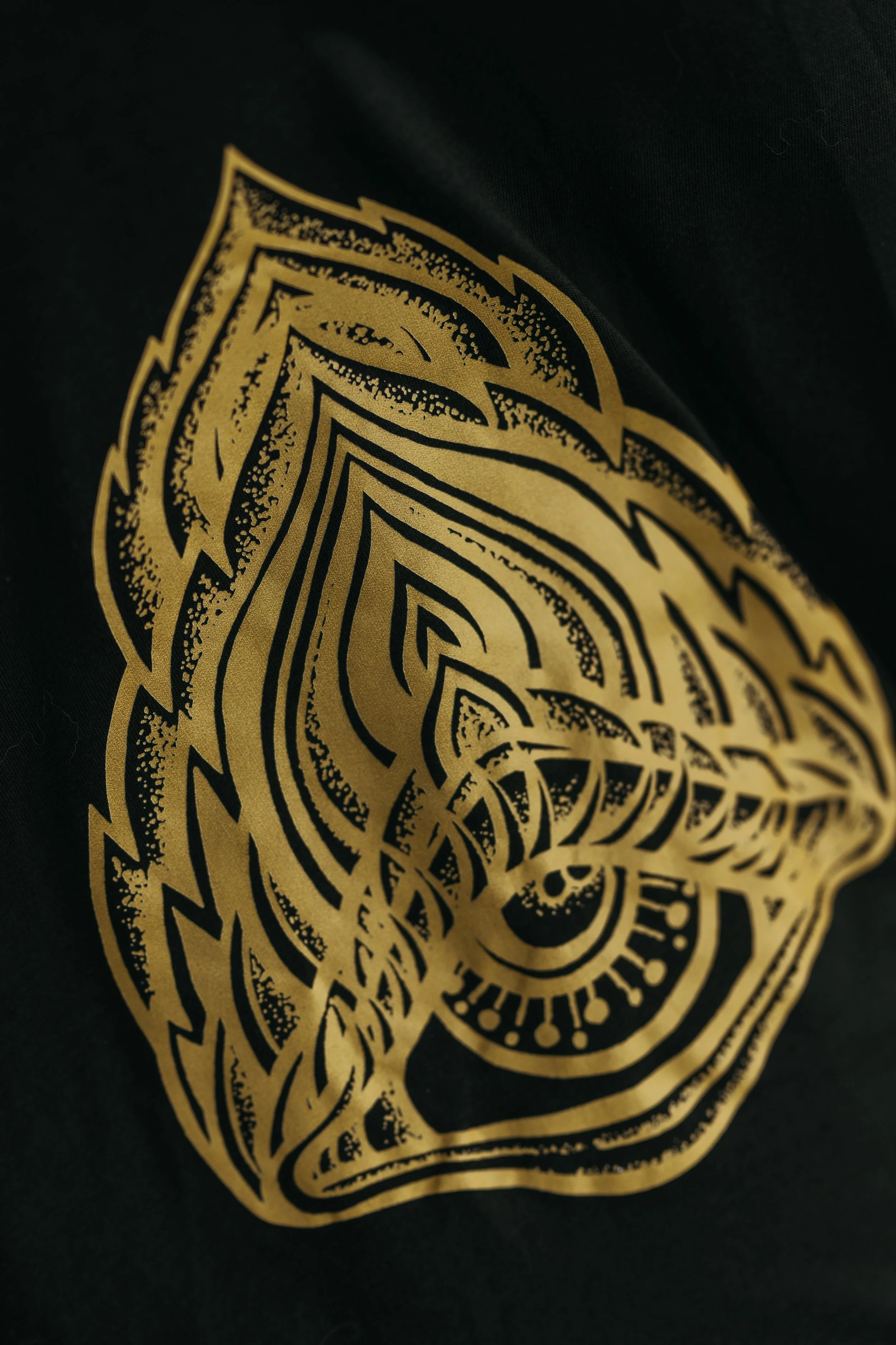 sacred-flame-tee-fitted-black-gold-flame-detail-01.jpg