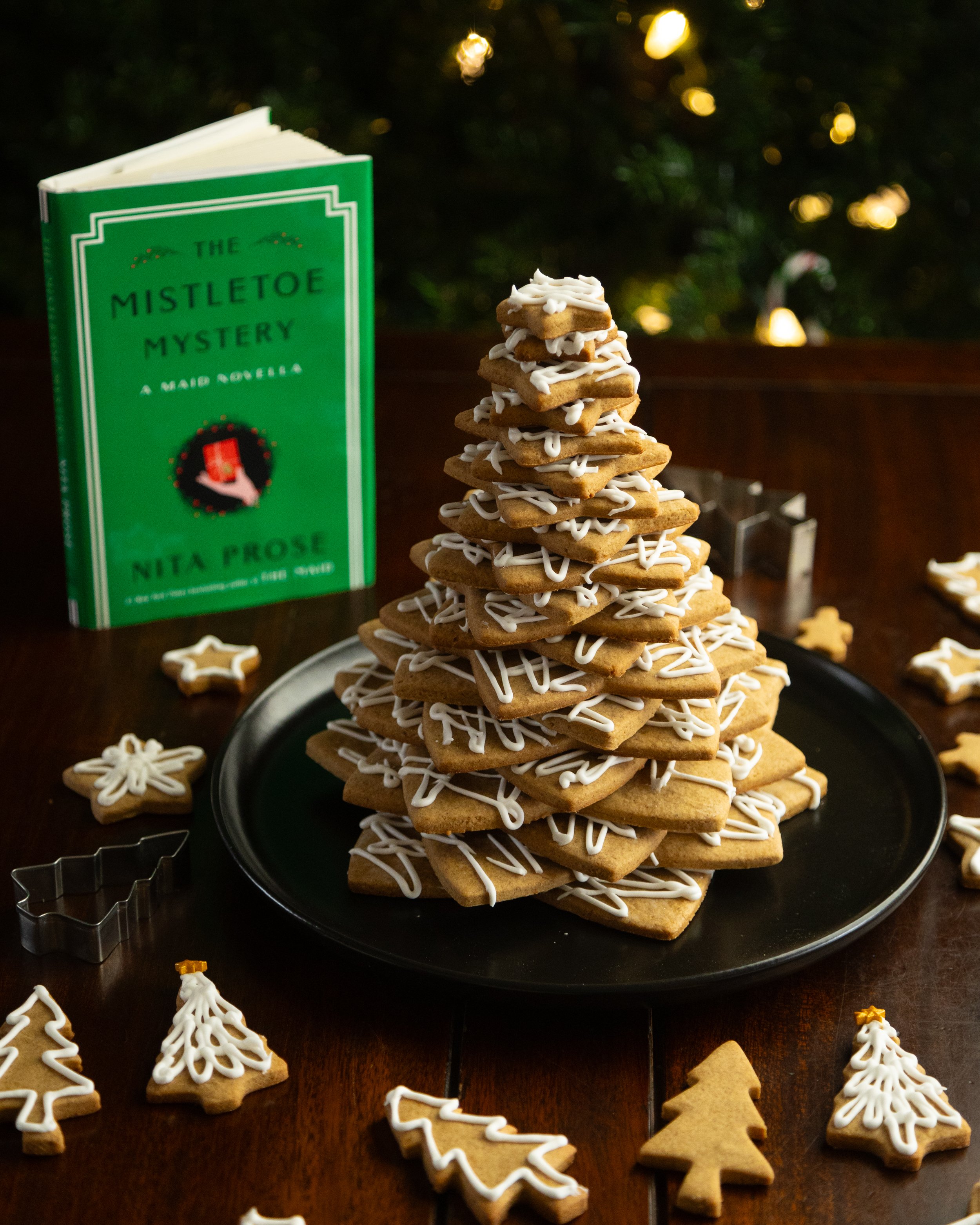 the Mistletoe Mystery: A Maid Novella | Gingerbread Christmas Tree