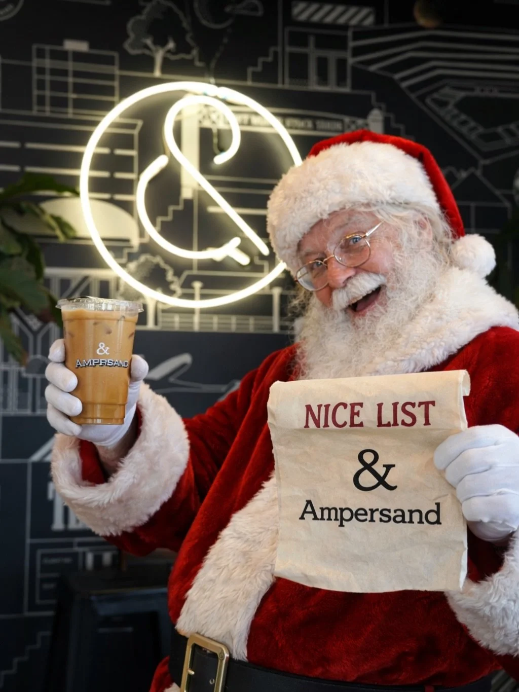Look who stopped by early this morning&hellip; 🎄🎁🎅🏽Guess the sleigh runs on caffeine. 
Merry Christmas. Thanks for making Ampersand part of your daily ritual this year.

-
#ampersand #fortworth #CoffeeAndCocktails
#HolidaySips
#espressomartinisea