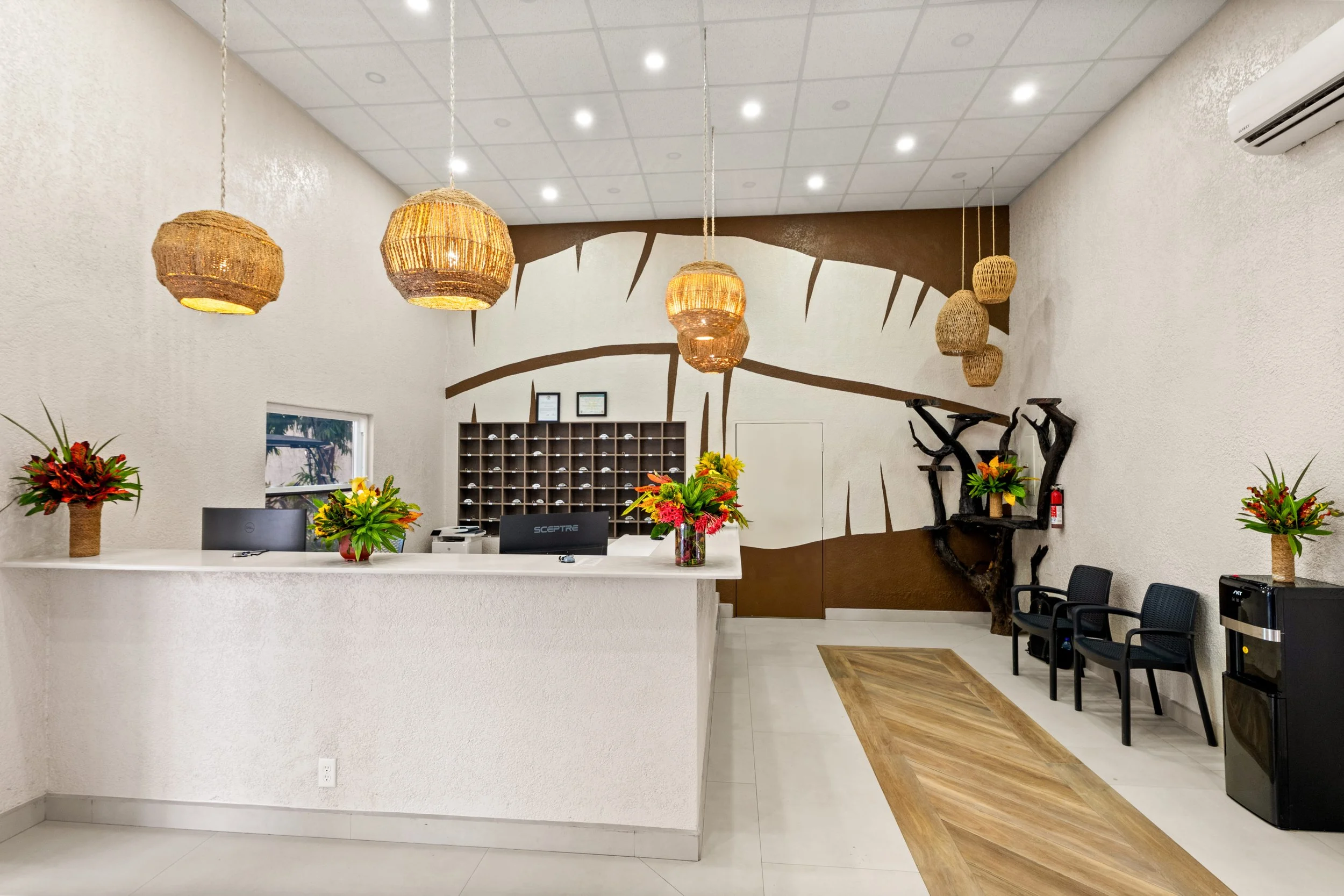 Lobby_Bananas_DuarteDellarole-9 (1) - Vivian Feinstein.jpg