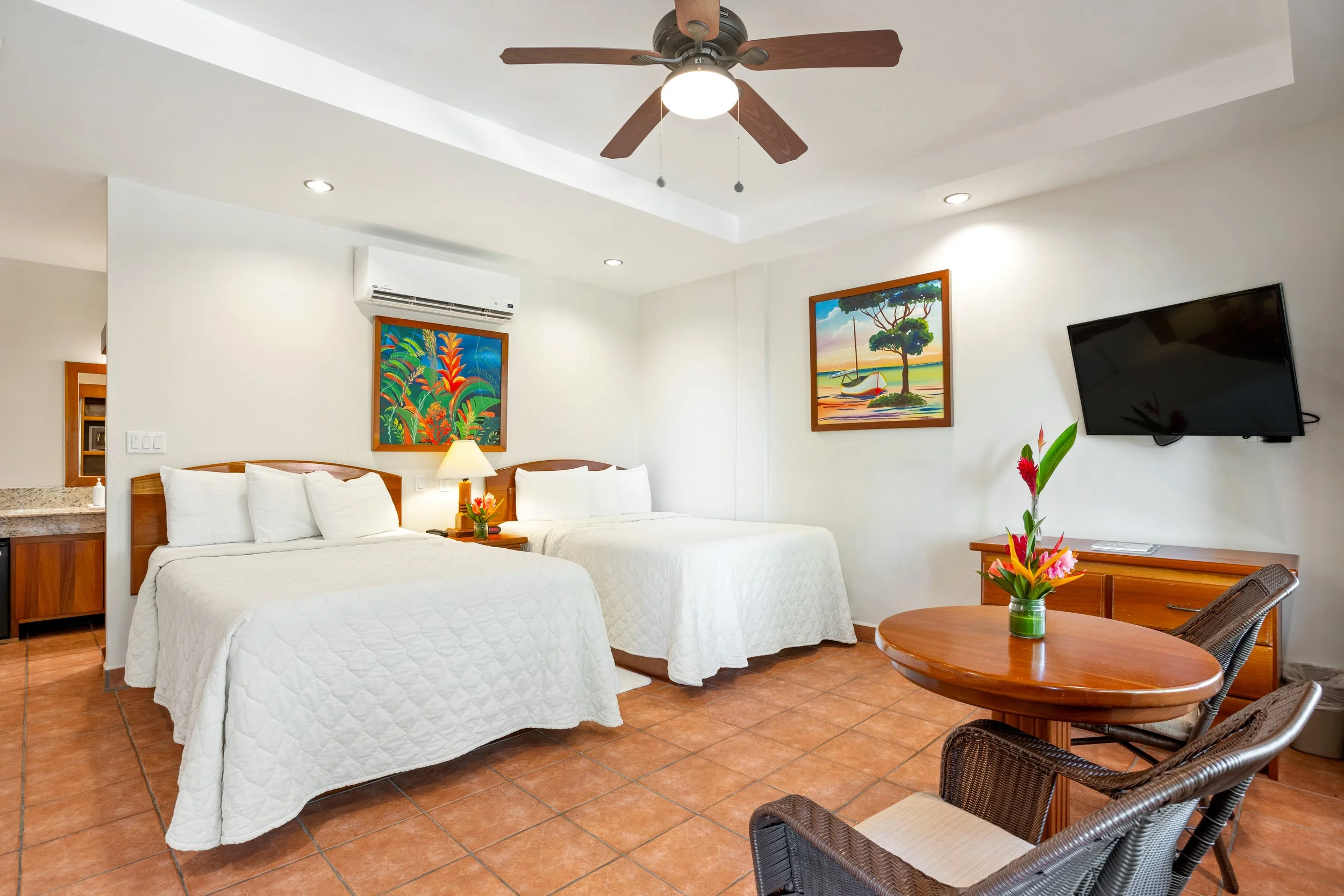 Sunbreeze Hotel Zant Travel Bedroom.jpg