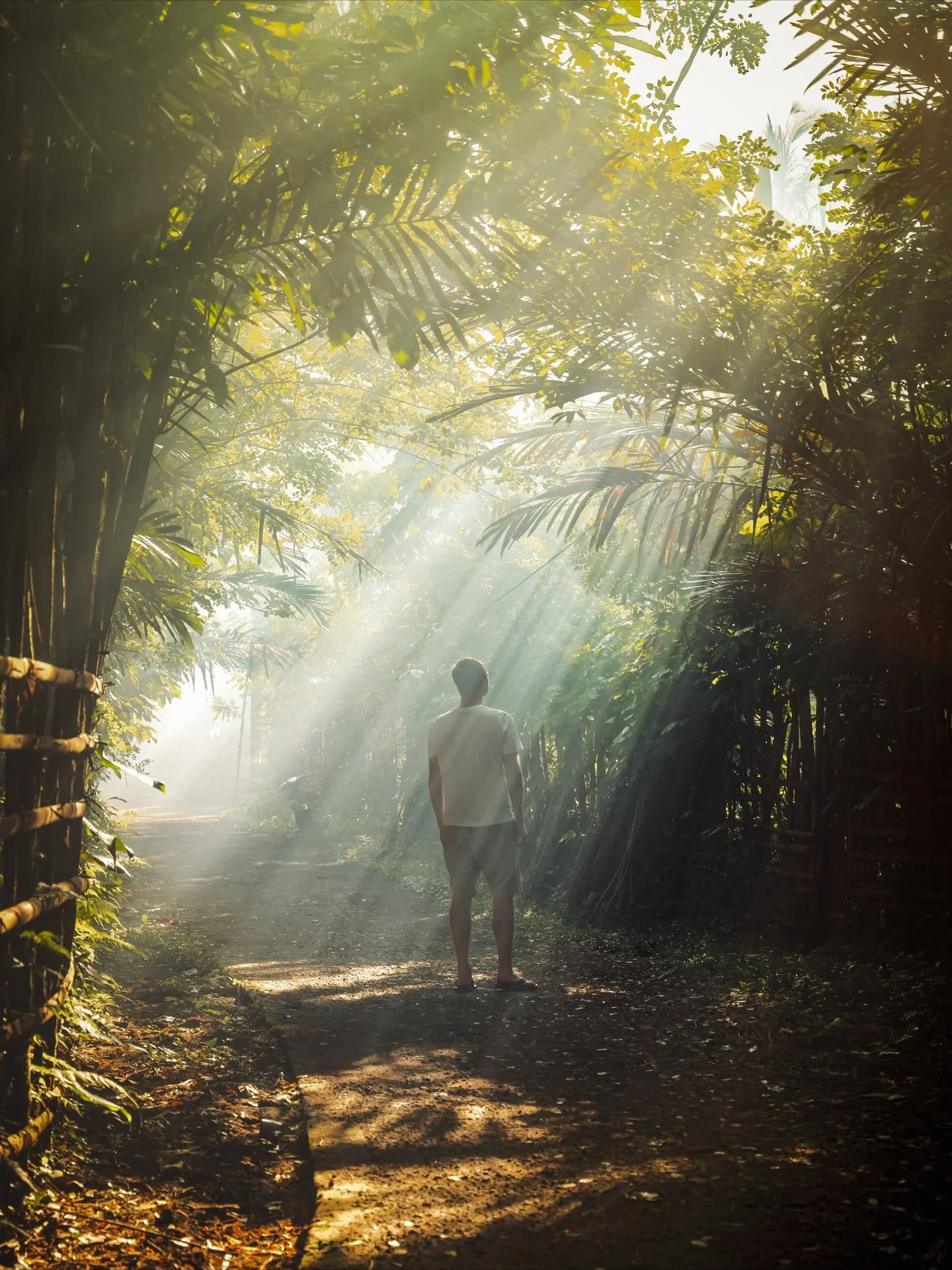Out chasing the light in Bali.
.
This was a lot of fun. Driving around looking for spots. Watching the light shift and fade across a small period of time. First time I came to this spot was a few months ago. It was right before my eye injury. I&rsquo