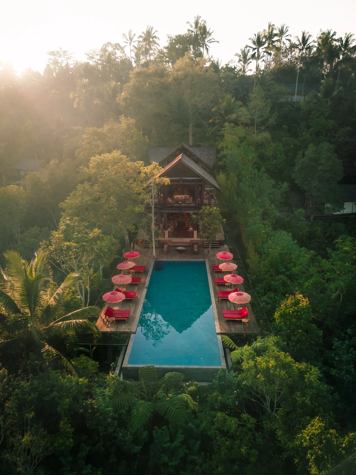 An escape to nature in Northern Ubud. Buahan, a Banyan Tree Escape is an eco-conscious resort with no walls or doors that overlooks a lush valley. This was one of my favourite places to stay in Bali. Unique and memorable.

📍 @banyantreeescape.buahan