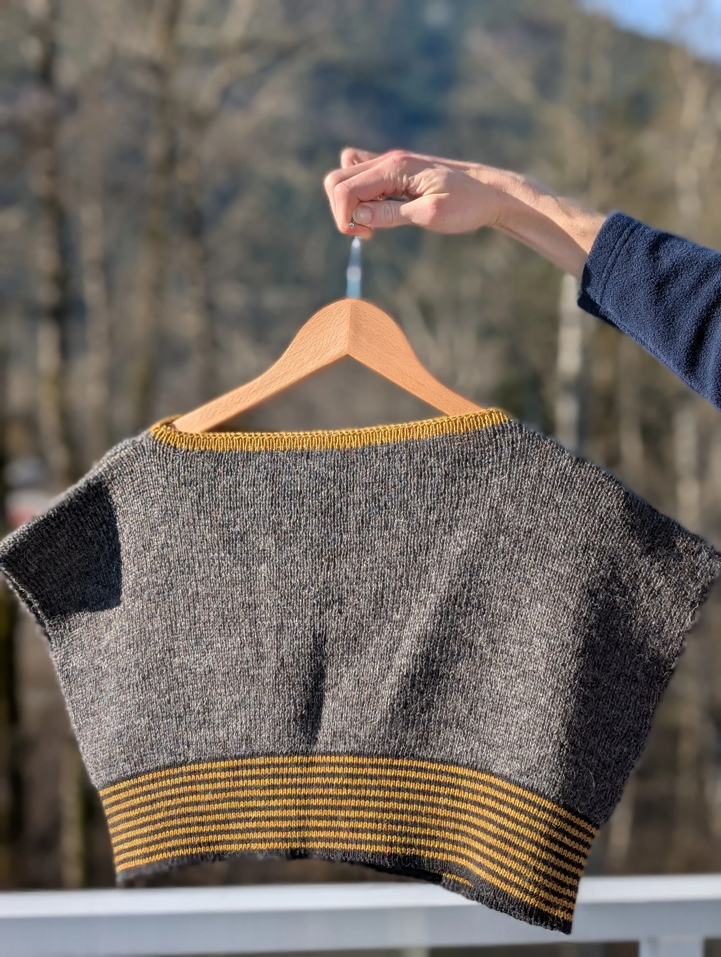 Small British Wool Cropped Knit Milano Vest