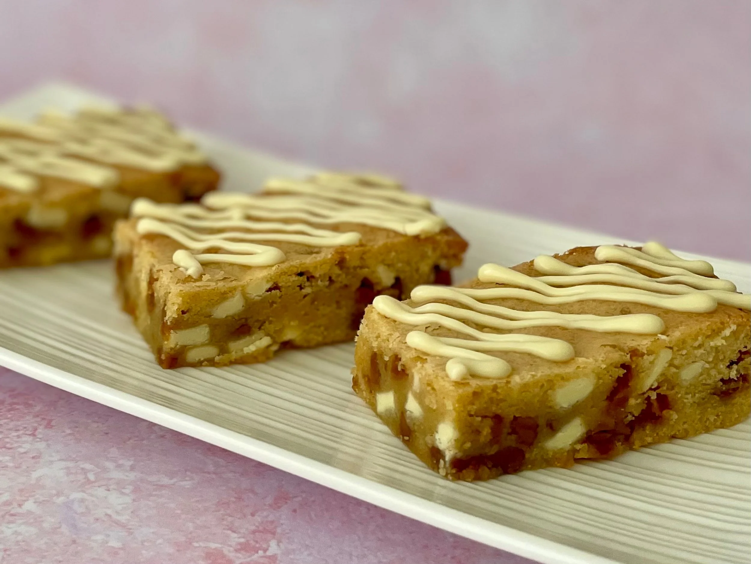 White chocolate & fudge blondie