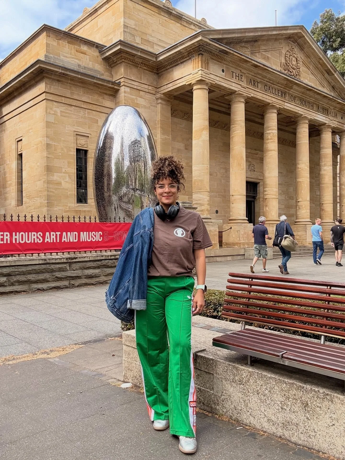 Where was Foxy a couple of weeks ago? ✈️ 
Adelaide : Good vibes, great people, and art that completely blew me away 🎨✨
Forgot to post these pics, but better late than never.
Can&rsquo;t wait to be back 🥹🎶 
Gracias @somoslatinosfest for having me ?