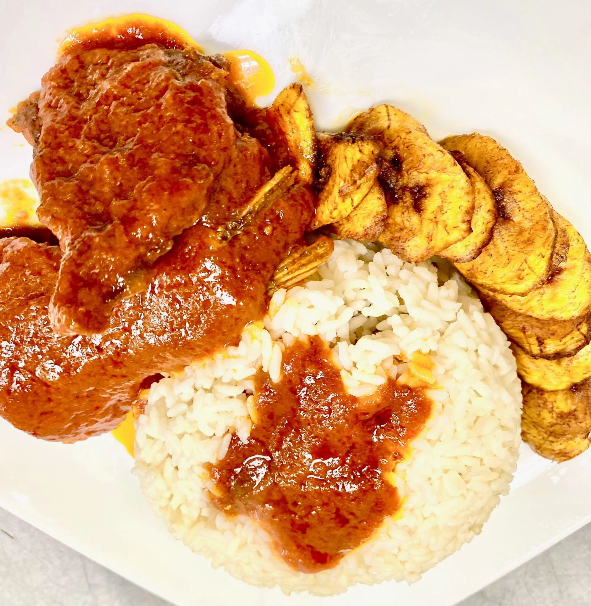 White Rice and Red Stew w/ Plantains