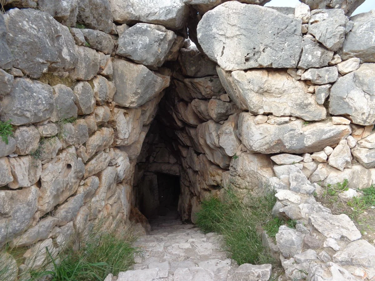 _ypogeias_dexamenis_site.jpg