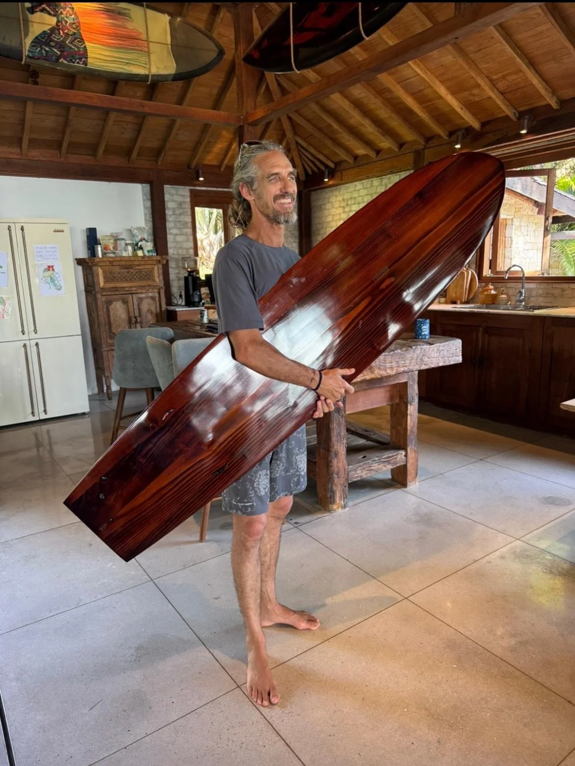 🌊✨ Rob Machado, a surfing icon, sharing his feedback with our boards. Making dreams come true! 
@siita_urushi 
Shape: Rodrigo Matsuda 
Urushi Coating:  @takuuuututu 

#Surf #RobMachado #Dreams #Surfboards