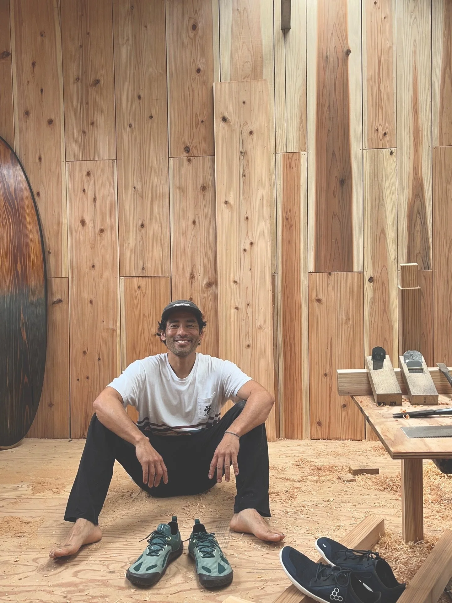 Feeling everything with my feet.
Sentindo tudo com meus p&eacute;s.
足で全てを感じる.
Thank you @vivobarefootjapan 
#barefoot#vivobarefoot