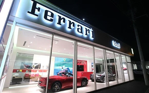ferrari.jpg