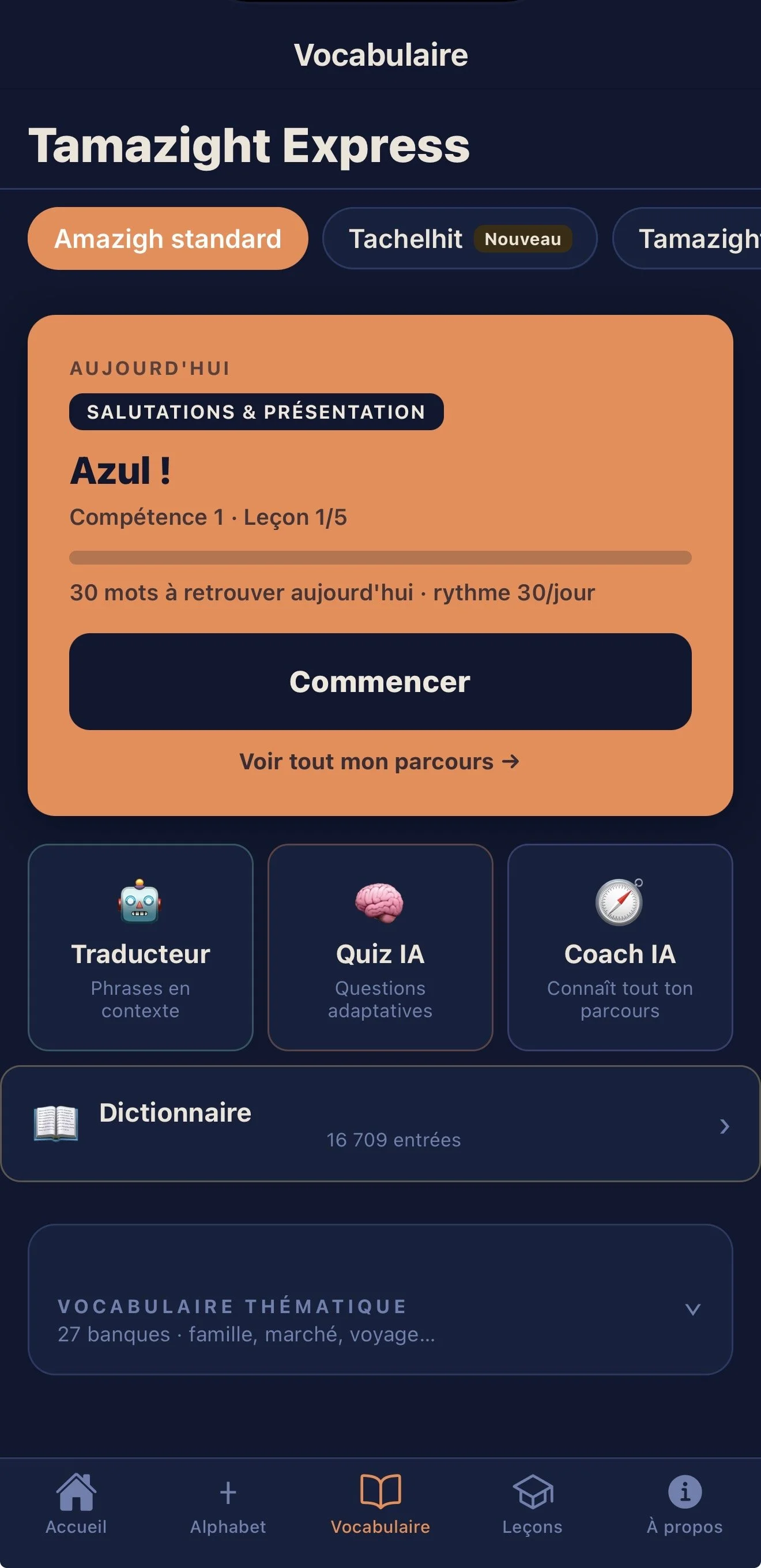 Capture d'écran d'une application d'apprentissage de vocabulaire en français. La page affiche le titre 'Vocabulaire Tamazight Express', avec une section nommée 'Aujourd'hui' proposant un contenu sur la couleur 'Bleu'. Il y a plusieurs options en dessous, comme 'Traduction', 'Quiz IA' et 'Coach IA', ainsi que d'autres sections en bas de l'écran.