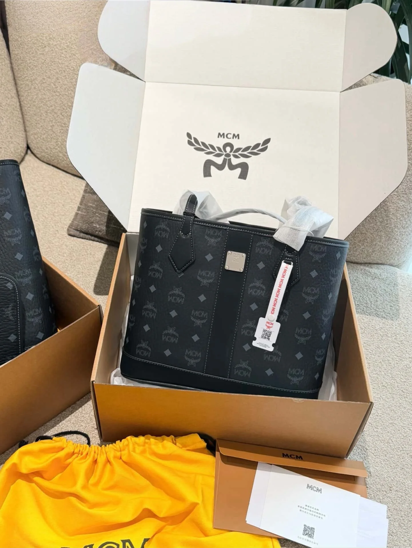 Medium Black Visetos monogram canvas shopper