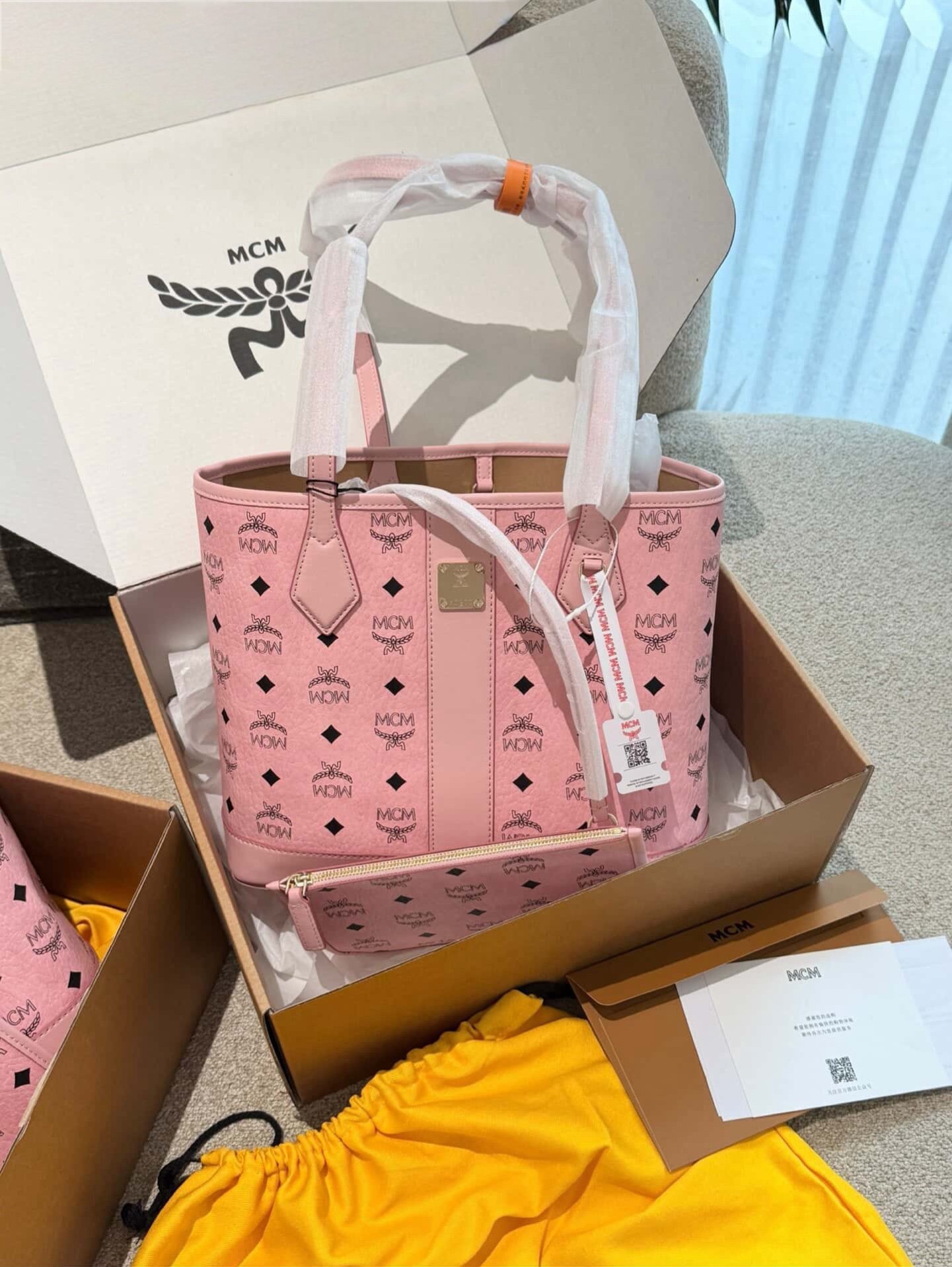 Medium Soft Pink Visetos monogram canvas shopper