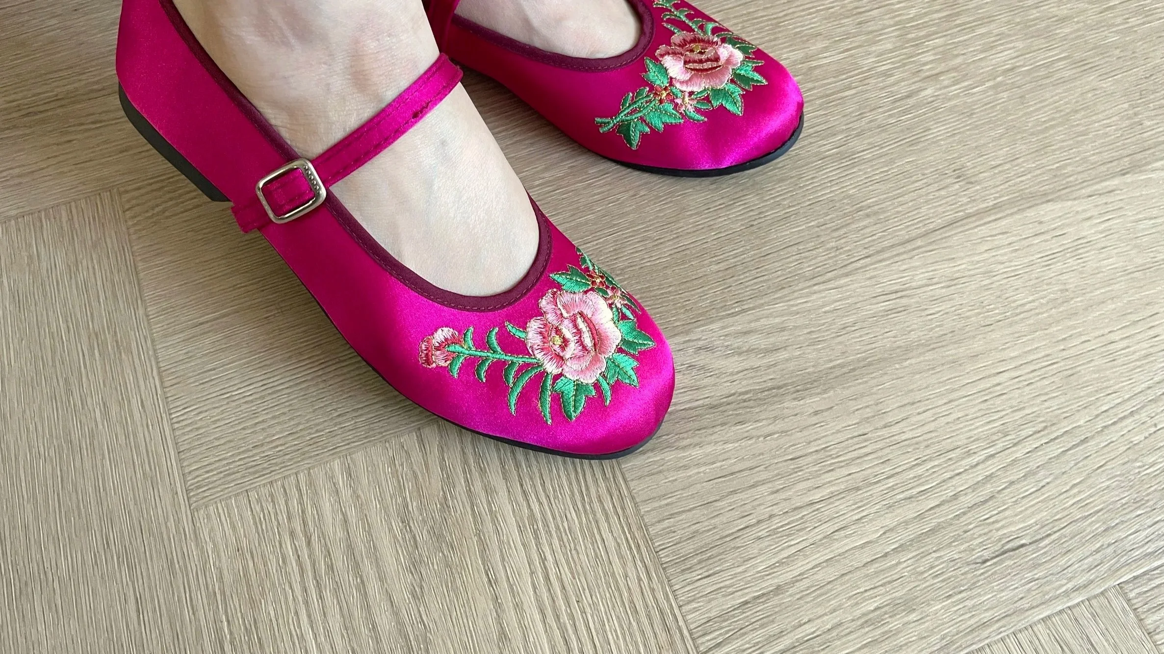 yiiland-peony-bloom-embroidered-shoes-taiwan.jpg