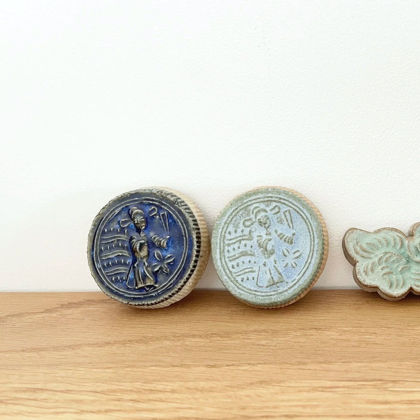 yiiland-new-beginnings-series-ceramic-chopstick-auspicious-lion.jpg