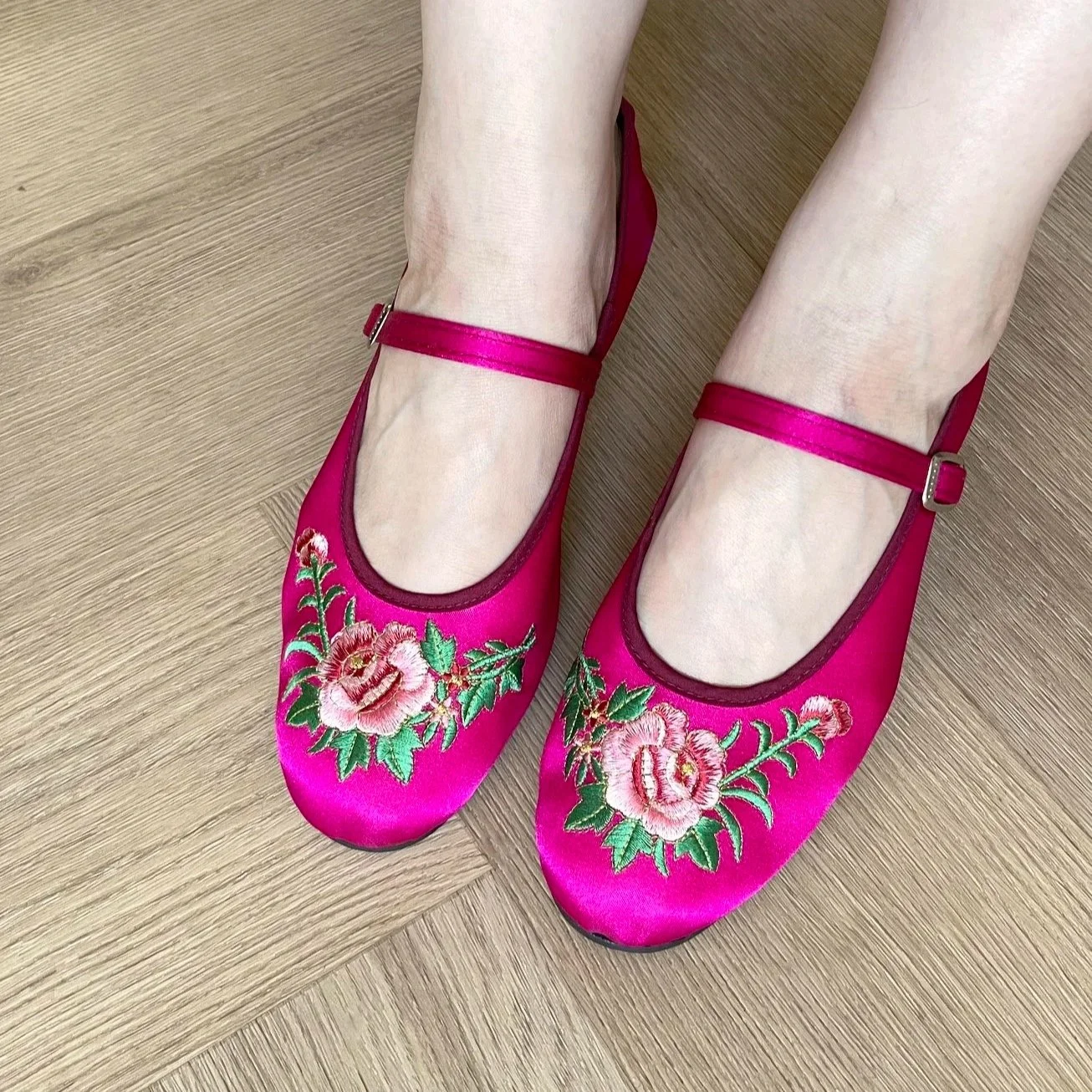 yiiland-peony-bloom-lifestyle+.jpg