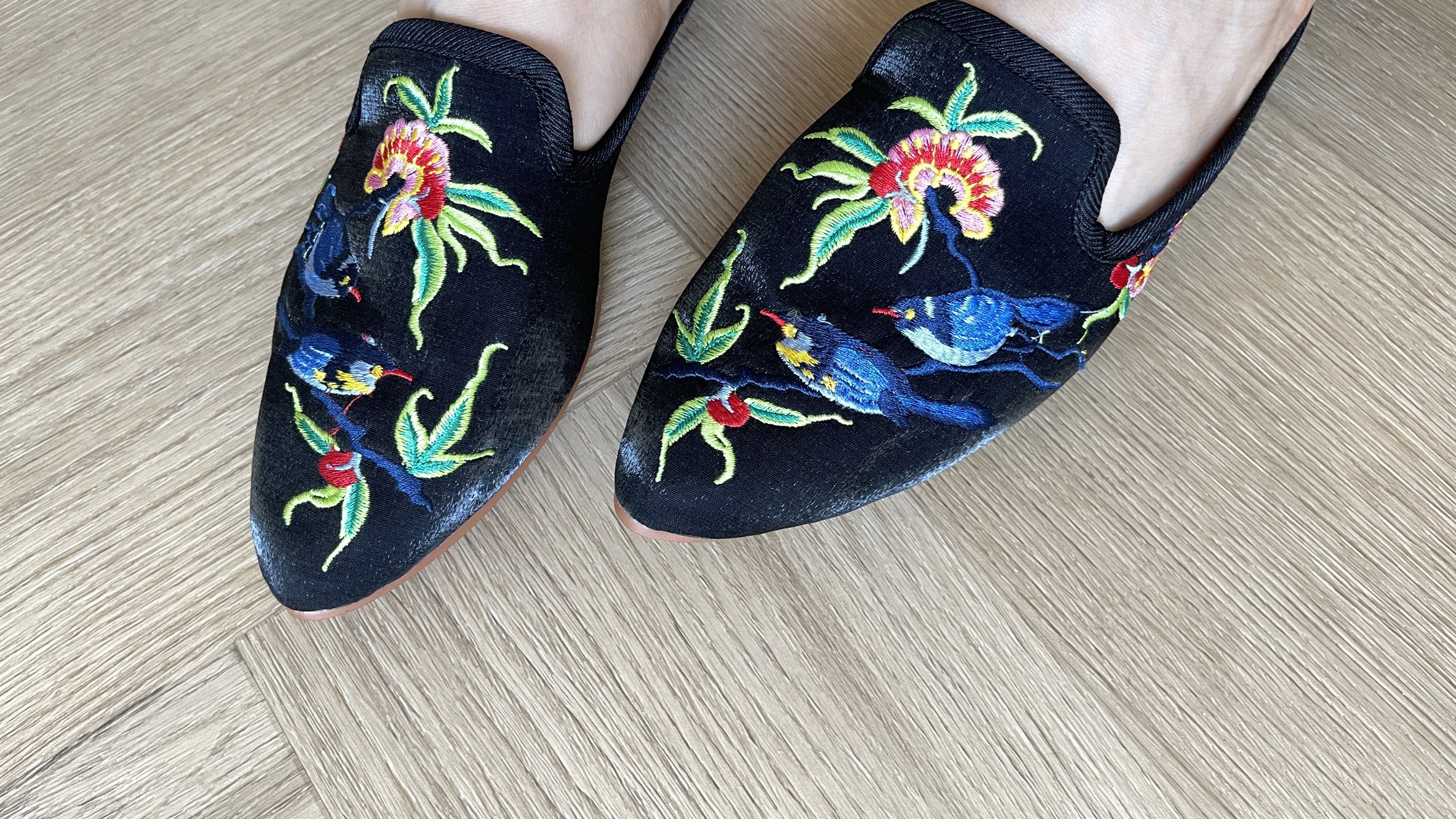 yiiland-midnight-plume-embroidered-shoes-taiwan.jpg