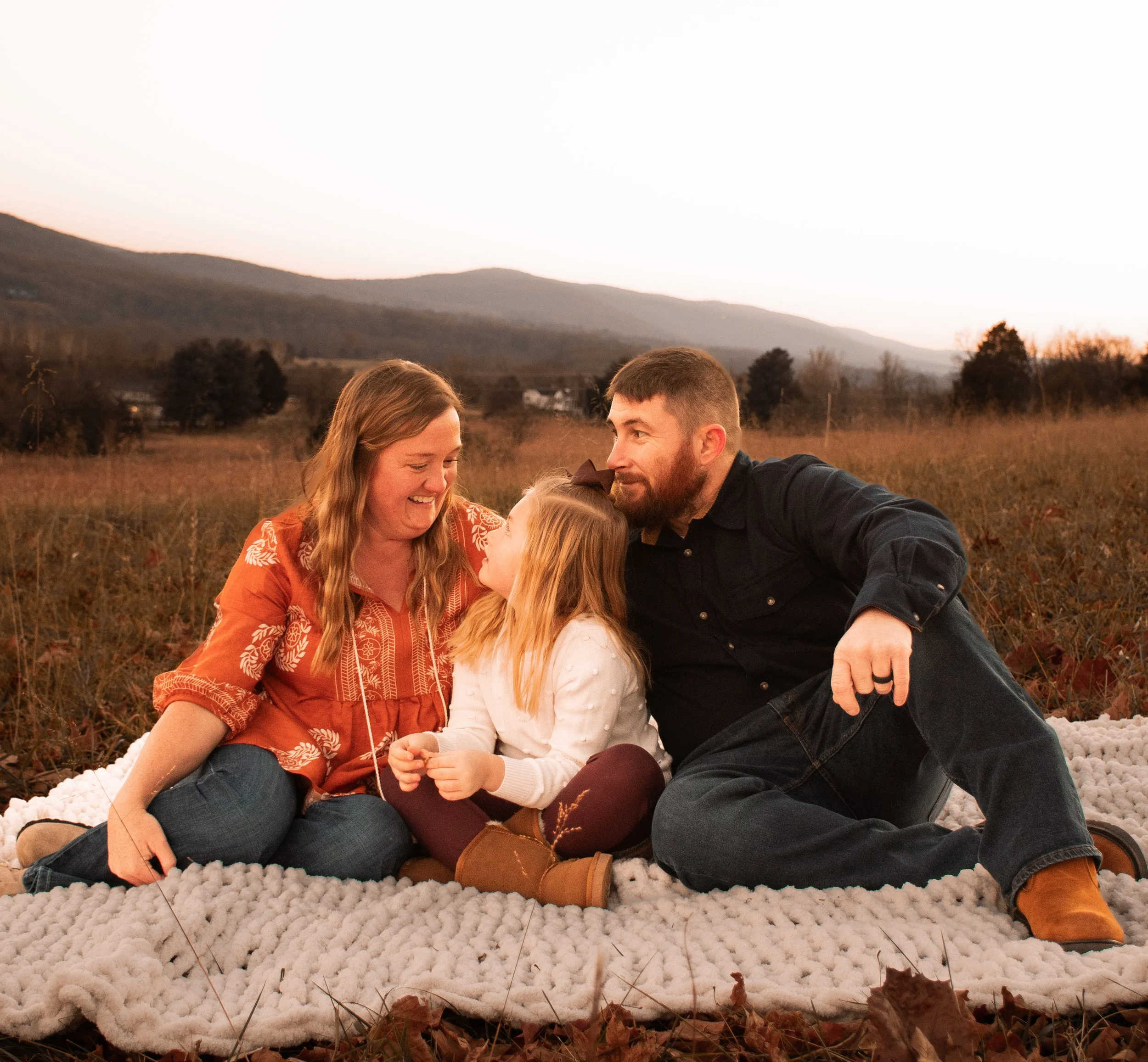 Fall &amp; Winter ‘Mini Sessions’ near Charles Town, WV (2026)