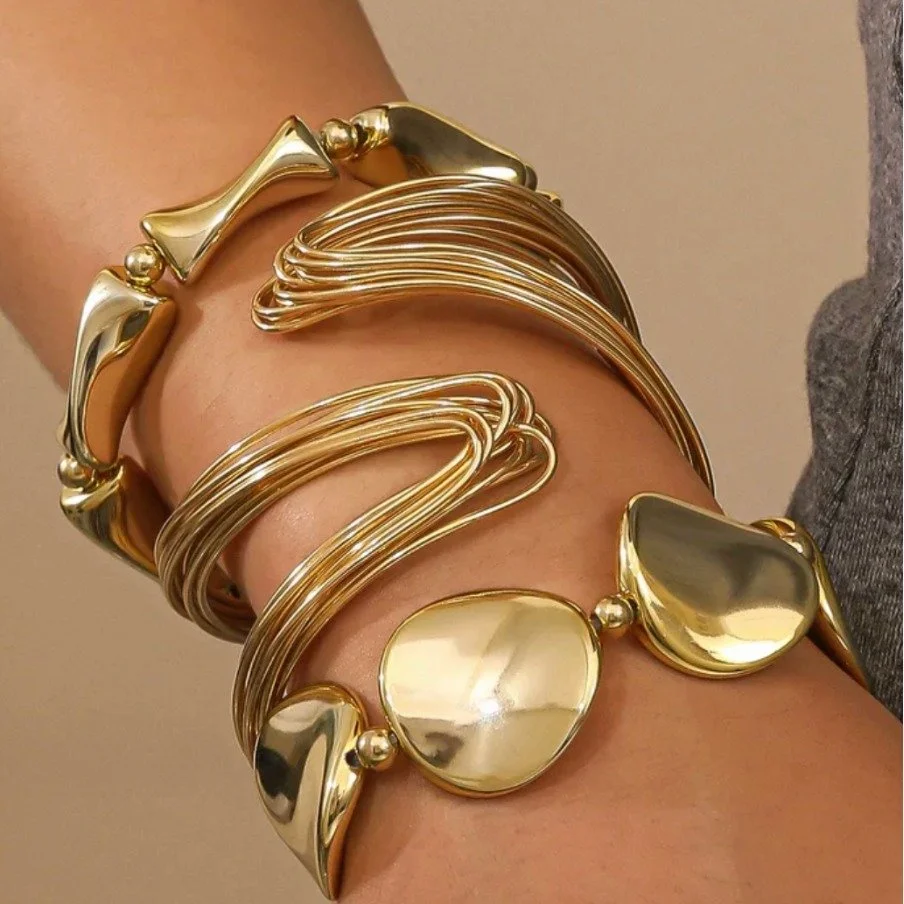 #AuraAndCo #MinimalAesthetic #LifestyleBrand #EverydayElegance #CuratedEssentials #TimelessStyle #ModernLiving #MindfulLifestyle #MinimalDesign #LuxuryForEveryday