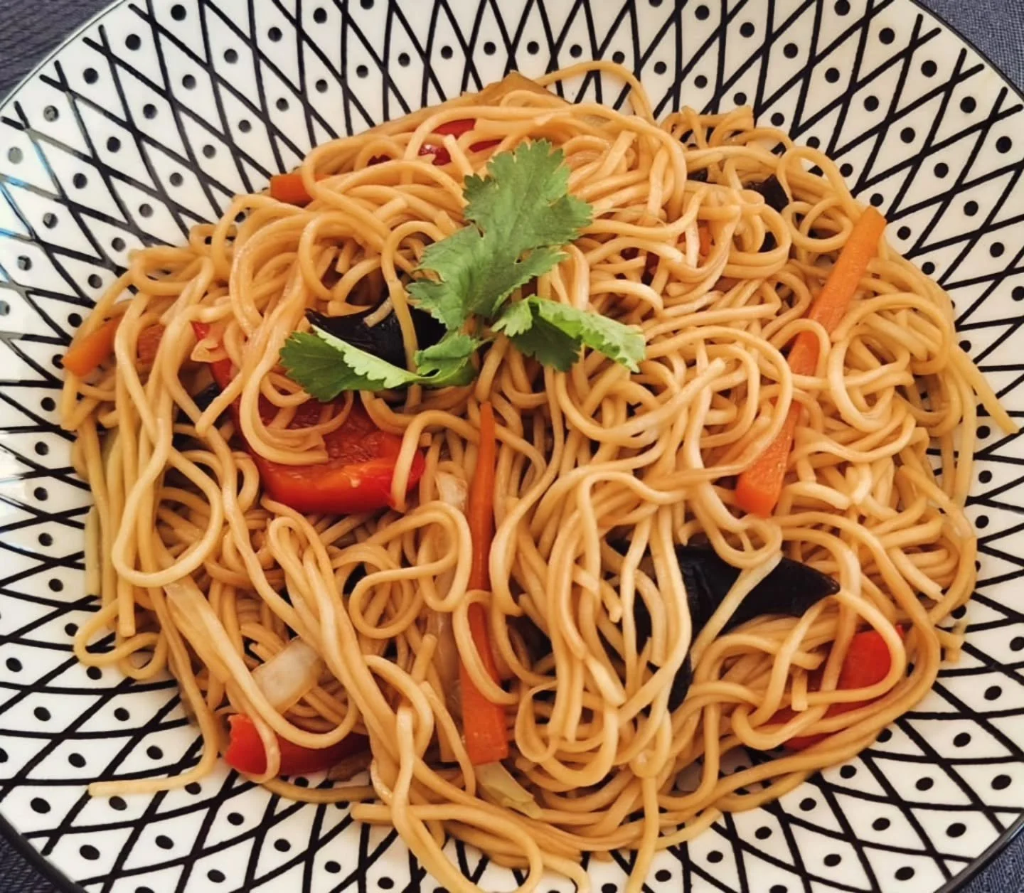 Le plat du jeudi 15/01 : Nouilles aux l&eacute;gumes.

Nouilles saut&eacute;es aux l&eacute;gumes et oeuf, sauce maison.

📍 Livraison gratuite sur votre lieu de travail (10km autour d'Aix-les-Bains).
👉 R&eacute;servation jusqu'&agrave; 18h aujourdh