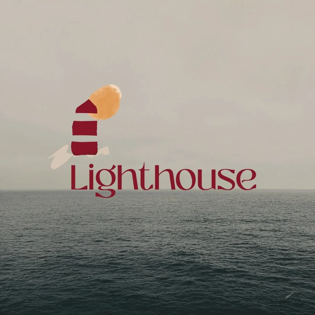 Thuiskomen bij jezelf. Dat is de kern van Lighthouse. Een plek om te verstillen, energie te laten stromen en richting te vinden. 

Zoals een vuurtoren haar licht laat schijnen voor wie onderweg is, zo wil Lighthouse er zijn: een baken dat je herinner