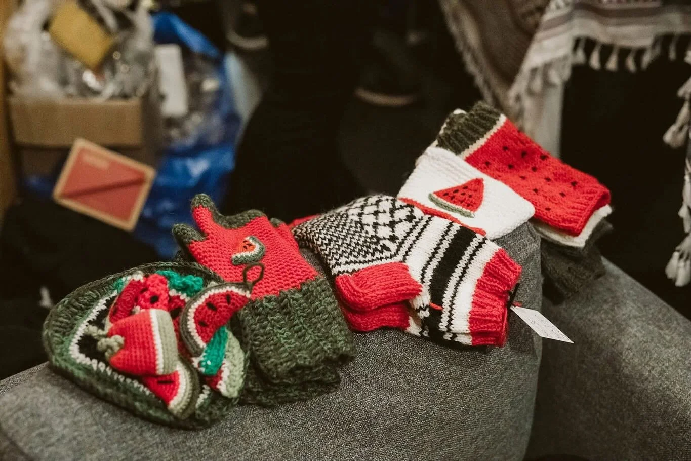 Crafts4Gaza tulee jälleen Refugee Film Festivalille -  koko lauantain ajaksi! Tervetuloa elokuviin, keskusteluihin, tuttuja tapaamaan ja tekemään pieniä ostoksia Gazan hyväksi!
Refugee Film Festival perjantaina ja lauantaina