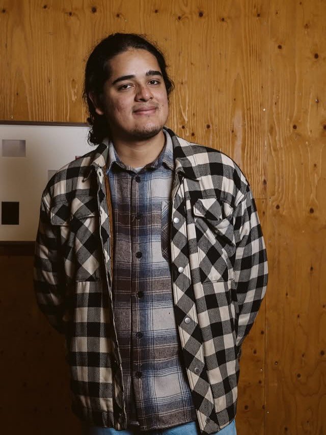 Uudet kotimaiset! -n&auml;yt&ouml;ksess&auml; 25.10. n&auml;htiin Arman Zafarin elokuva Vieras. Se kertoo naisesta, joka saapuu yll&auml;tysvieraana menestyv&auml;n poikansa juhliin. Elokuvan edetess&auml; k&auml;y ilmi, etteiv&auml;t &auml;iti ja po