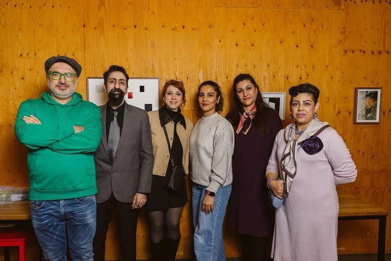 Ohjaaja @tirdad.motavali on Refugee Film Festivalin uusi tuttavuus. H&auml;nen elokuvansa V&auml;&auml;rink&auml;sitys avasi Uudet kotimaiset! -n&auml;yt&ouml;ksen. Elokuva muodostuu kolmesta erillisest&auml; episodista, joita yhdist&auml;&auml; sama