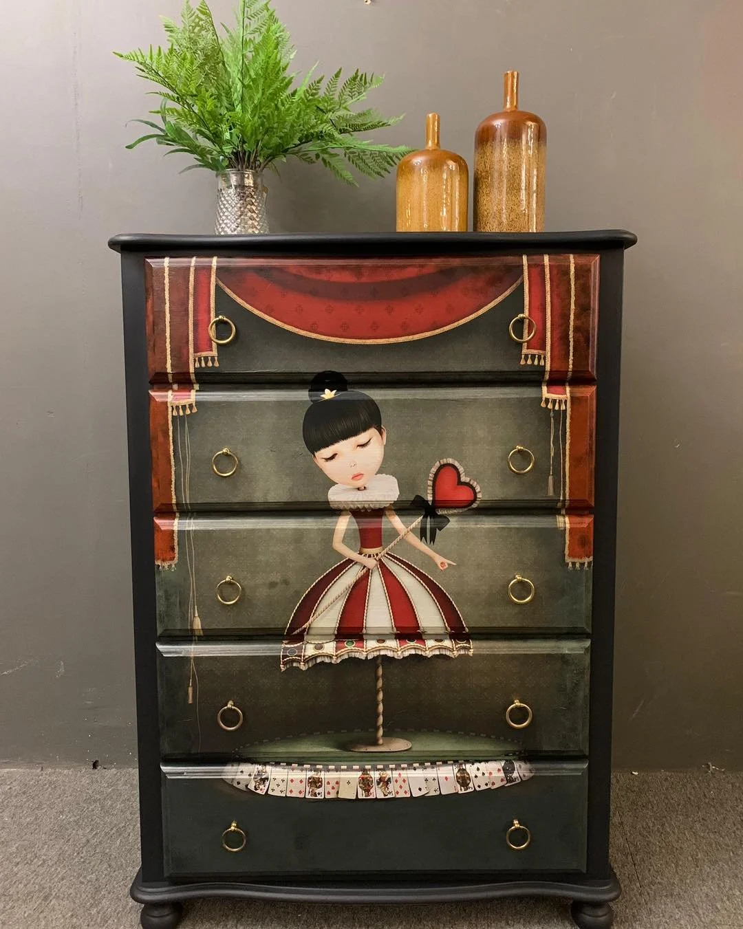 Hey sweet-❤️&hellip;got a boring piece of furniture you want to get made-over?

Send us a pic on WhatsApp for a quote: 07460241893

Easy 👌🙌