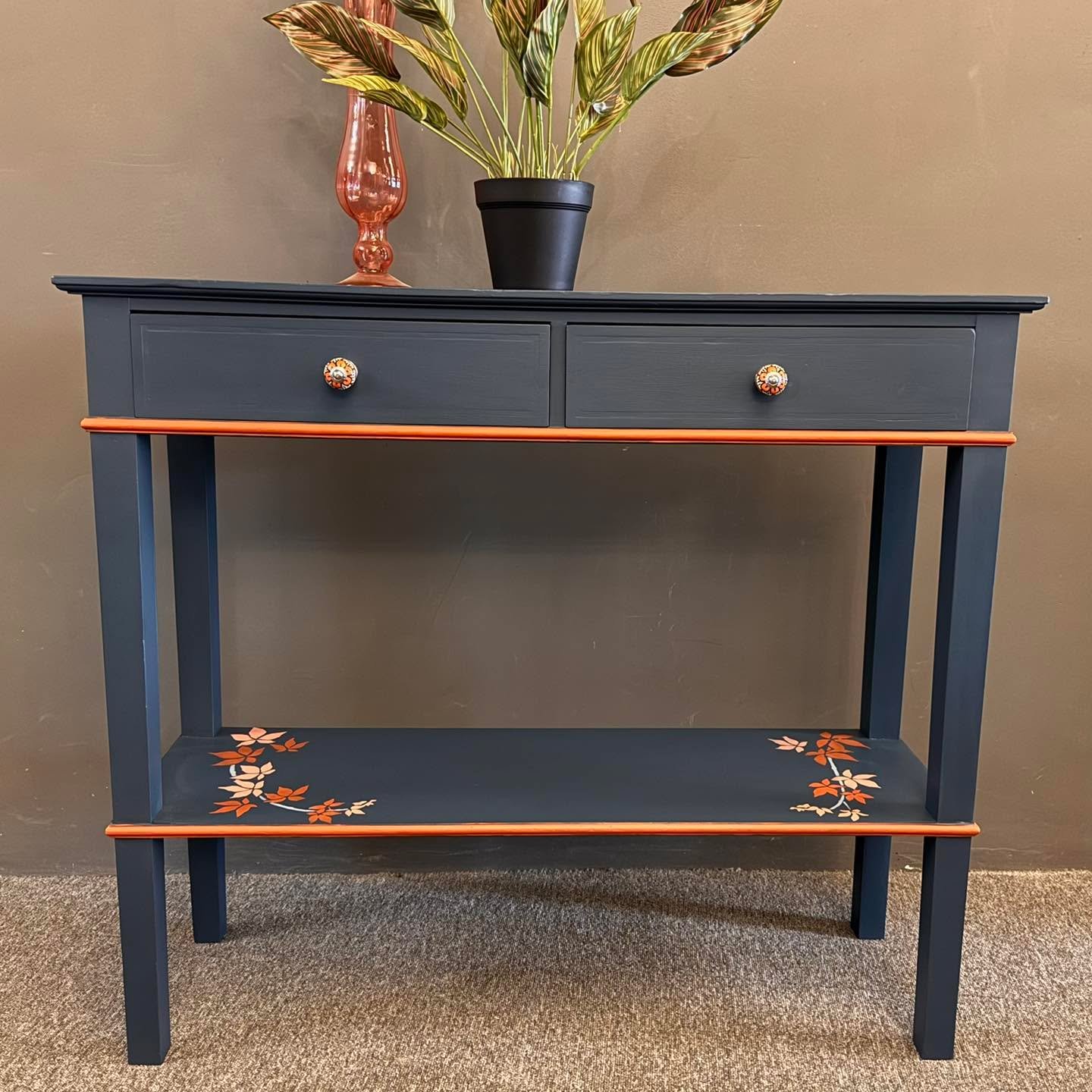 This  Edwardian Console table of small proportions was the perfect size for our lovely clients small living room,
featured in our previous interior design post. 
Linking it to the rest of the space by using elements of the wall stencil in coordinatin