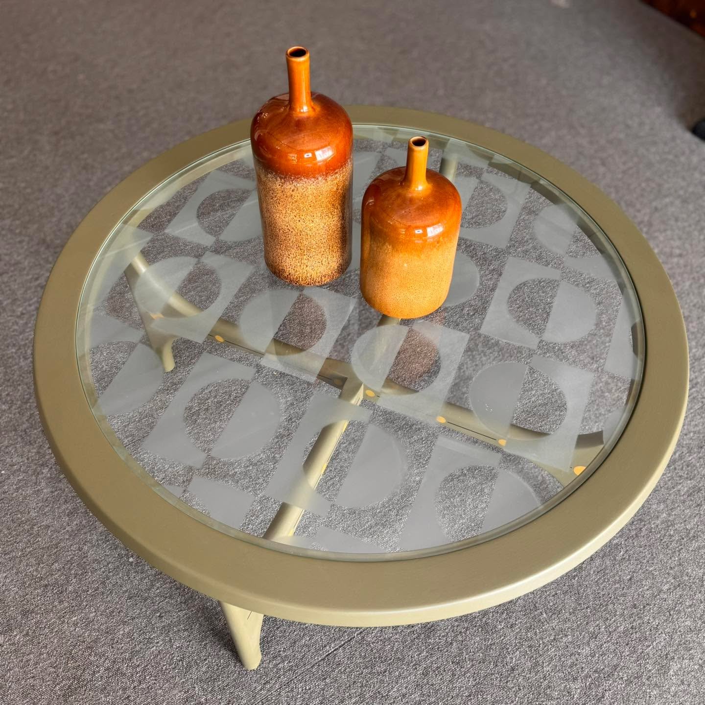 This stylish mid century coffee table has been given a more contemporary look whilst maintaining the retro vibes.
Stencilled detailing on the legs adds subtle decoration and a glass frosting design applied to the underside of the clear glass top.
We 