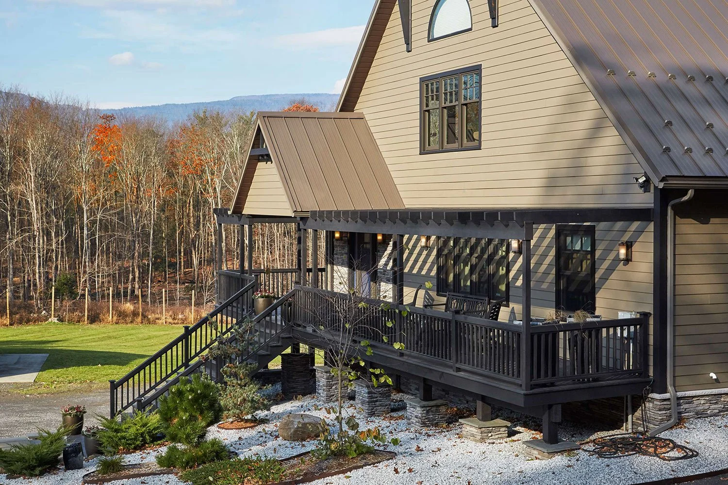 Rosie-McCobb-Photography-Catskill-front-porch.jpg