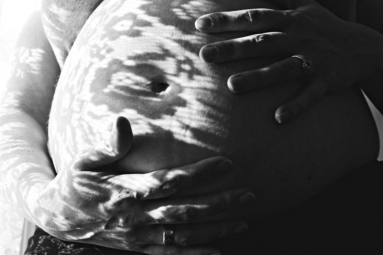 Rosie-McCobb-photography-distorted-pregnant-belly.jpg