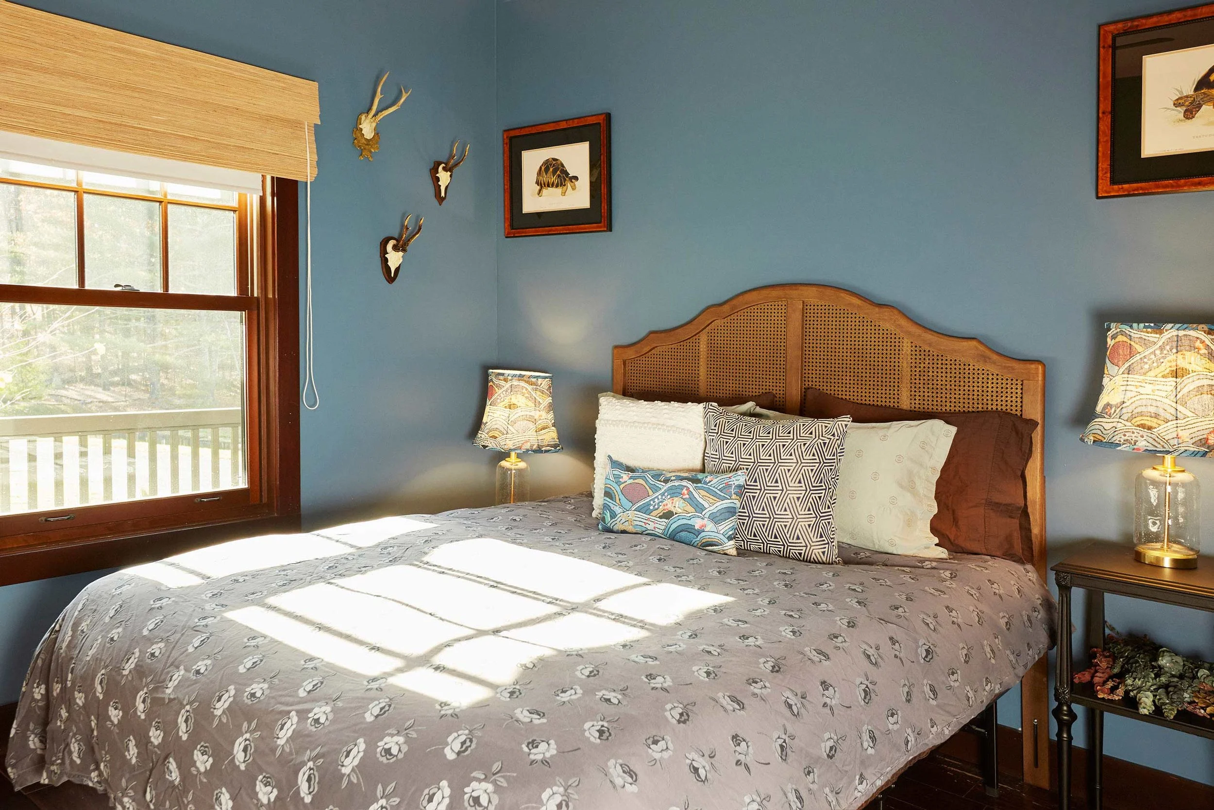 Rosie-McCobb-Photography-Catskill-teal-bedroom.jpg