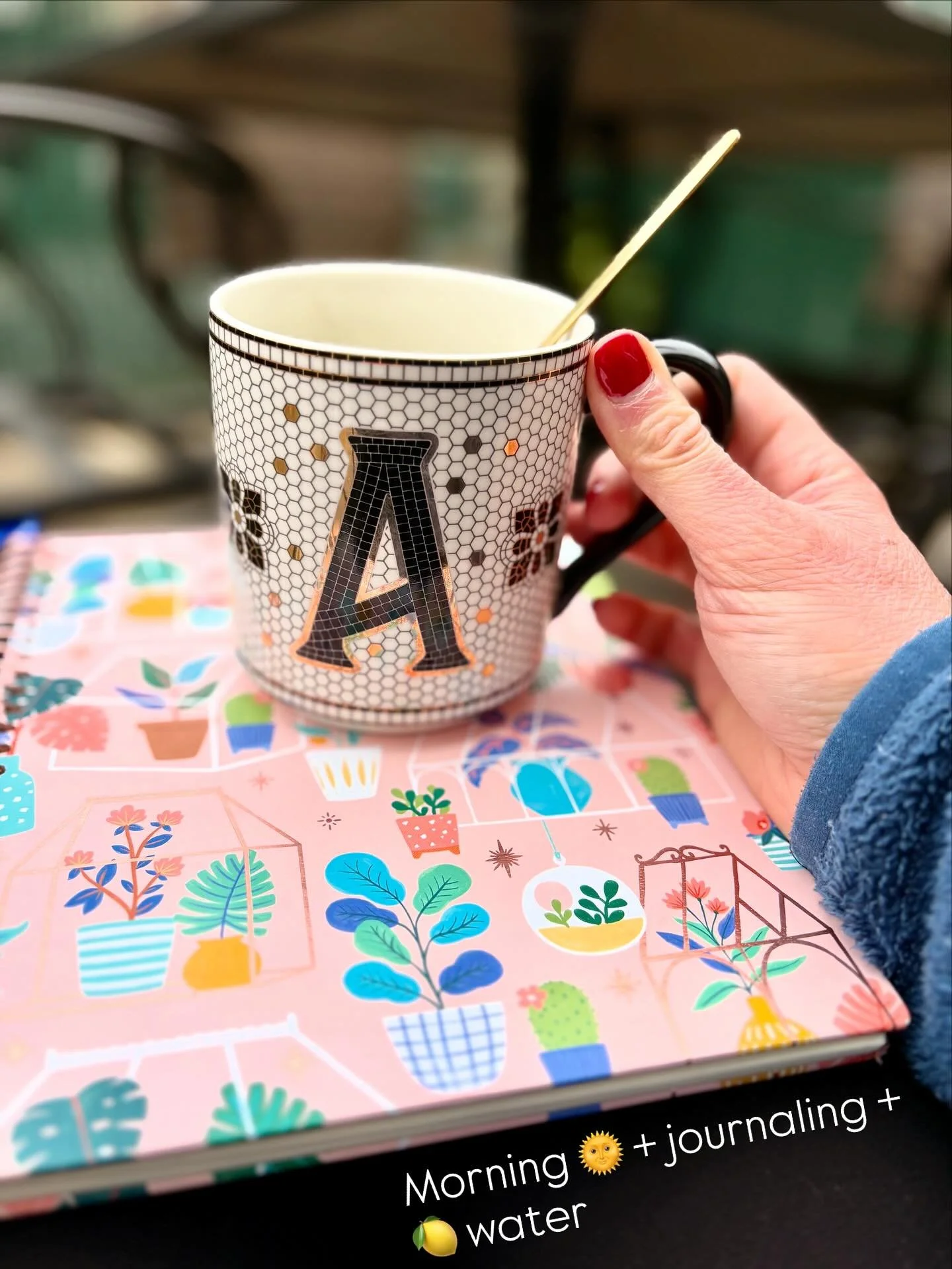 Daily non-negotiables 🤍
Not because I &ldquo;have to&rdquo; &mdash; but because I genuinely feel better when I do them.

☀️ Light + morning pages + lemon water
💧 Staying hydrated throughout the day
🏋️&zwj;♀️ Moving my body (in any way that feels g