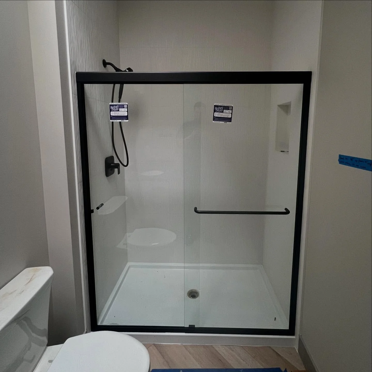 Matte Black Dual Sliding Enclosure #seattleshowerdoor #bellevueshowerdoor #showerglass #showerdoor #matteblackhardware #familyowned