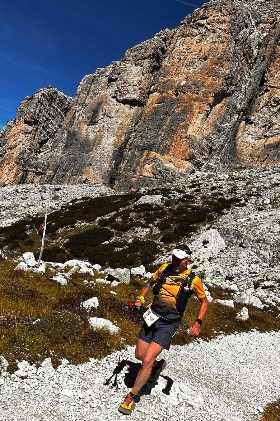 Massaggio sportivo e stretching post gara per trail runner e maratoneti: prevenzione degli infortuni, recupero muscolare e miglioramento della performance. Approfondisci i benefici del massaggio sportivo per corridori e atleti di endurance