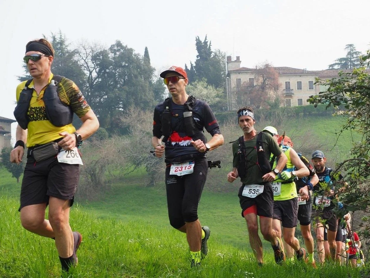 Sportivi ed atleti in fase di preparazione atletica: il massaggio sportivo e le tecniche di stretching thai favoriscono il recupero, sciolgono le tensioni e migliorano la flessibilità muscolare. Ideale per tutti gli sportivi, corridori, triatleti