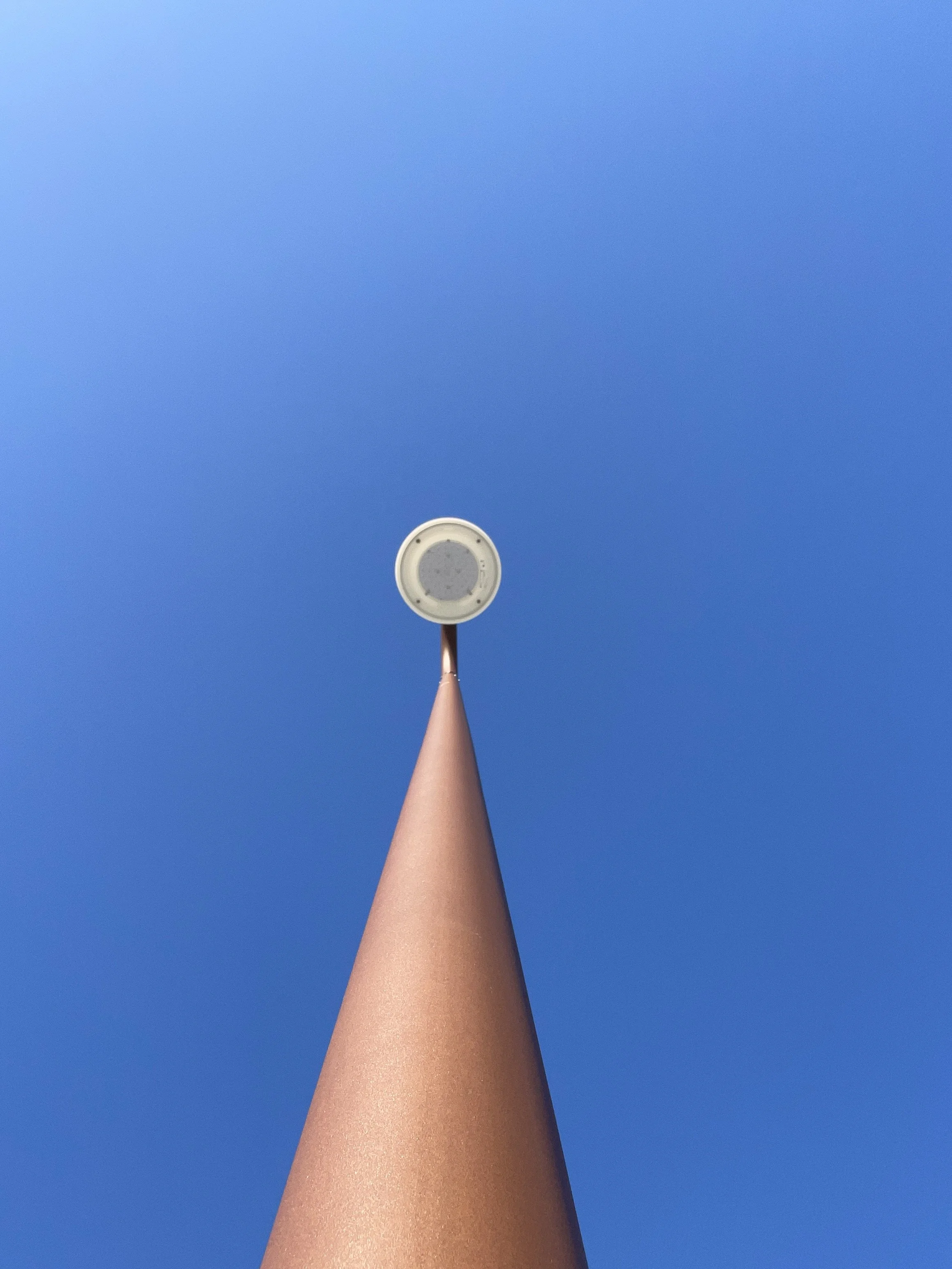 Lys på en blå himmel