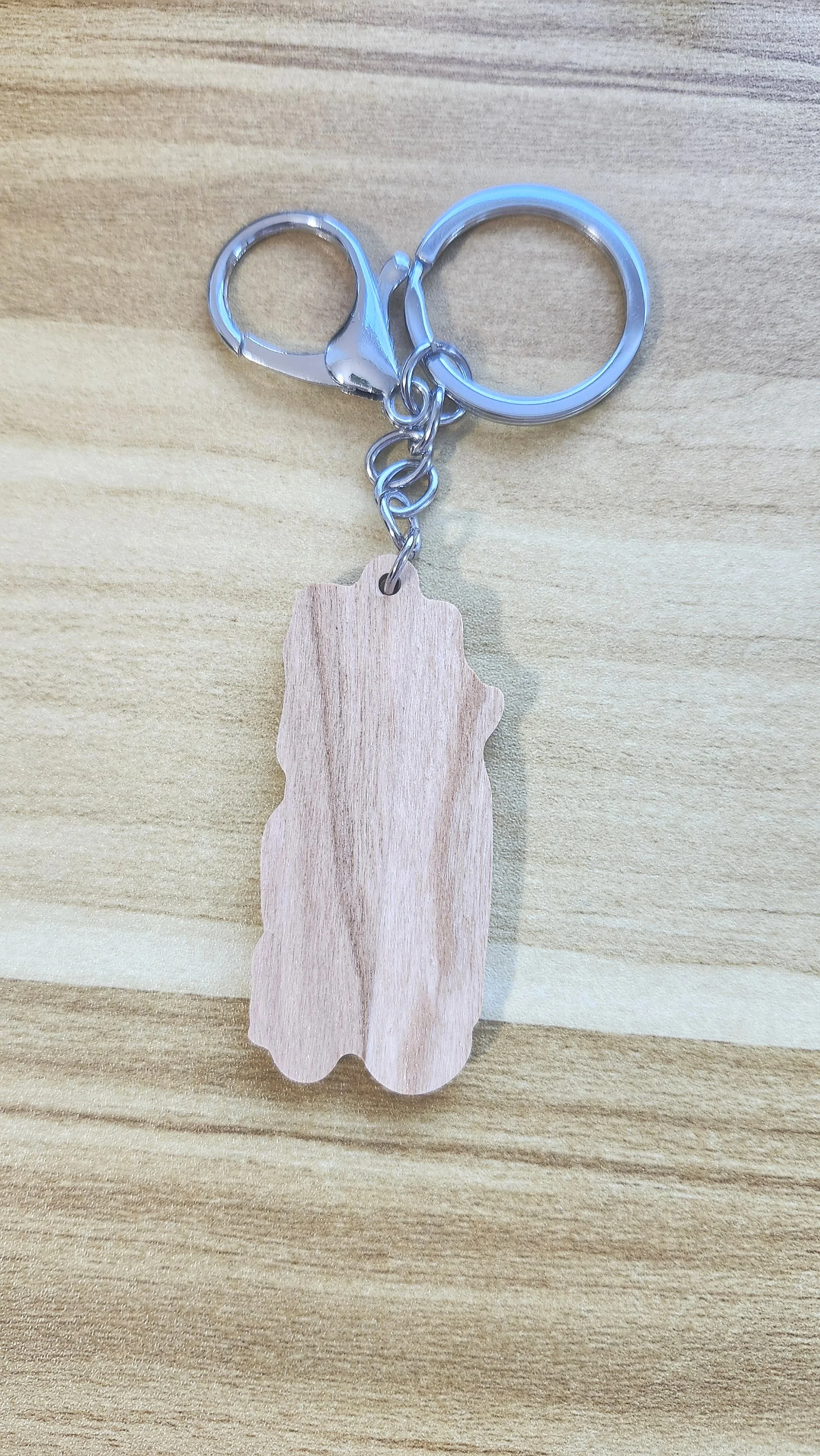 plain wooden back of wooden woodpecker keychain