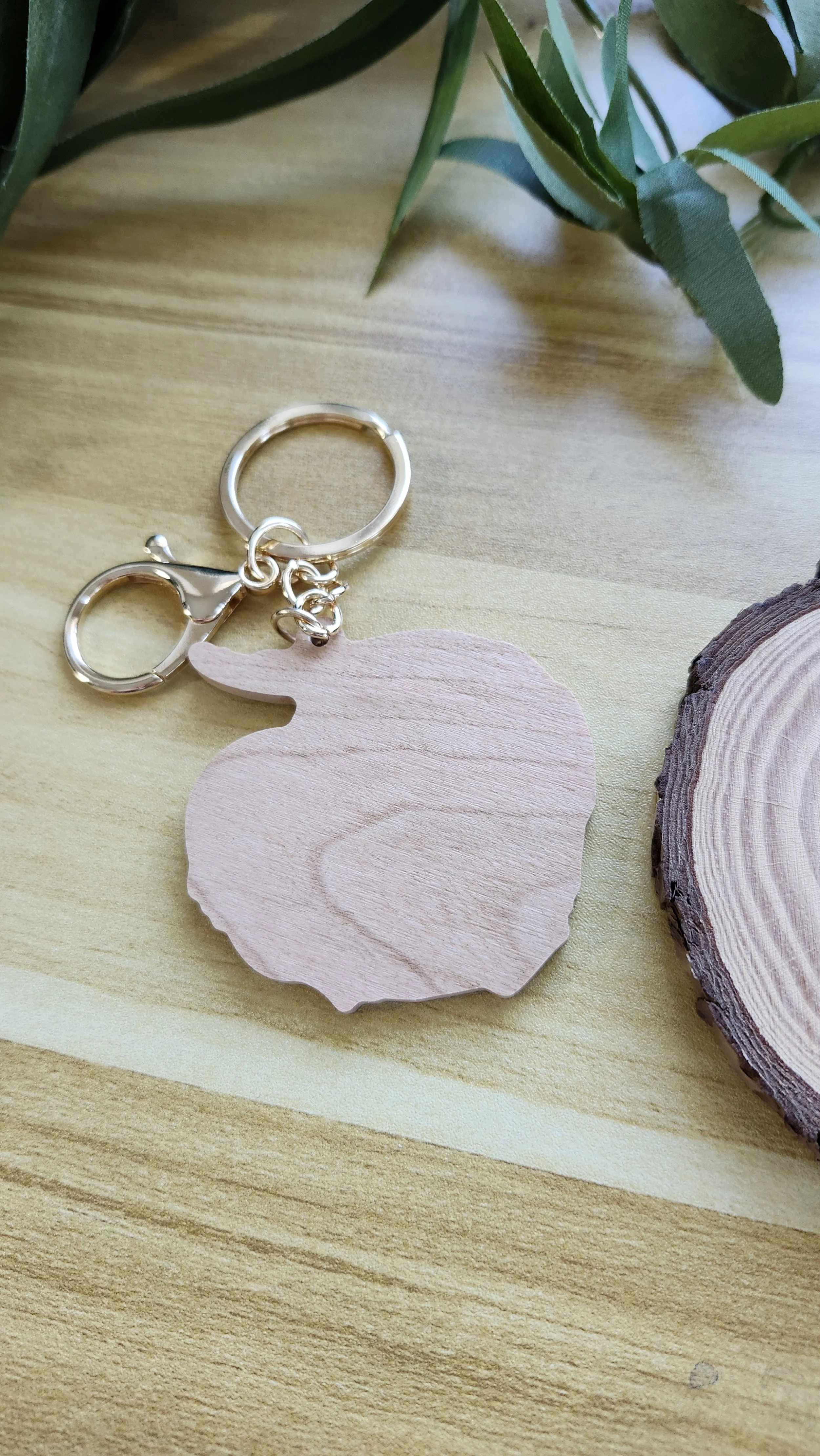plain wooden backside of the keychain