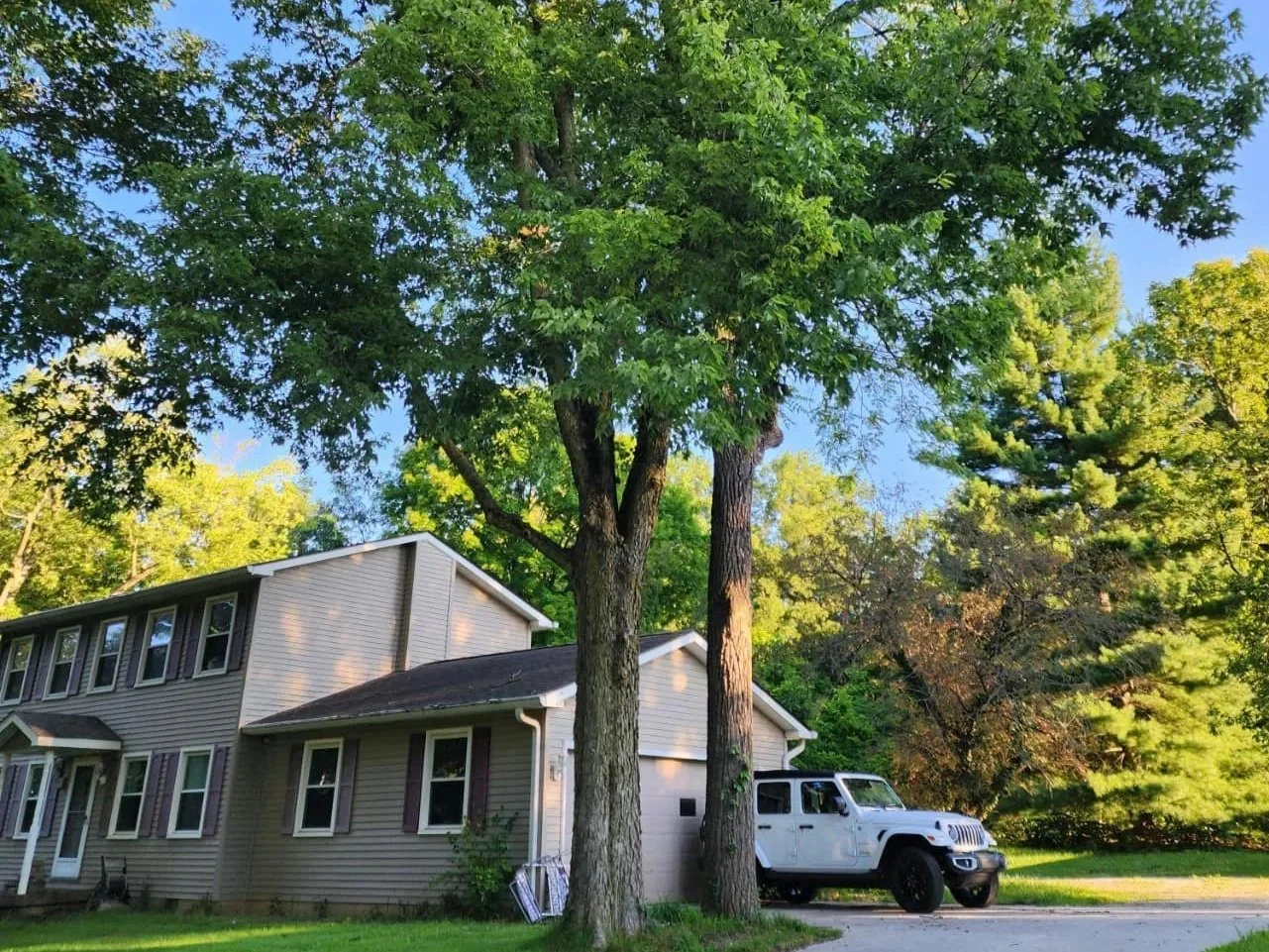 Oranssi technician working on a roof project