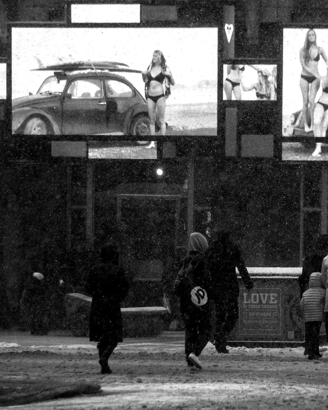 Caroussel bw NY05 - Les ecrans neige.jpg