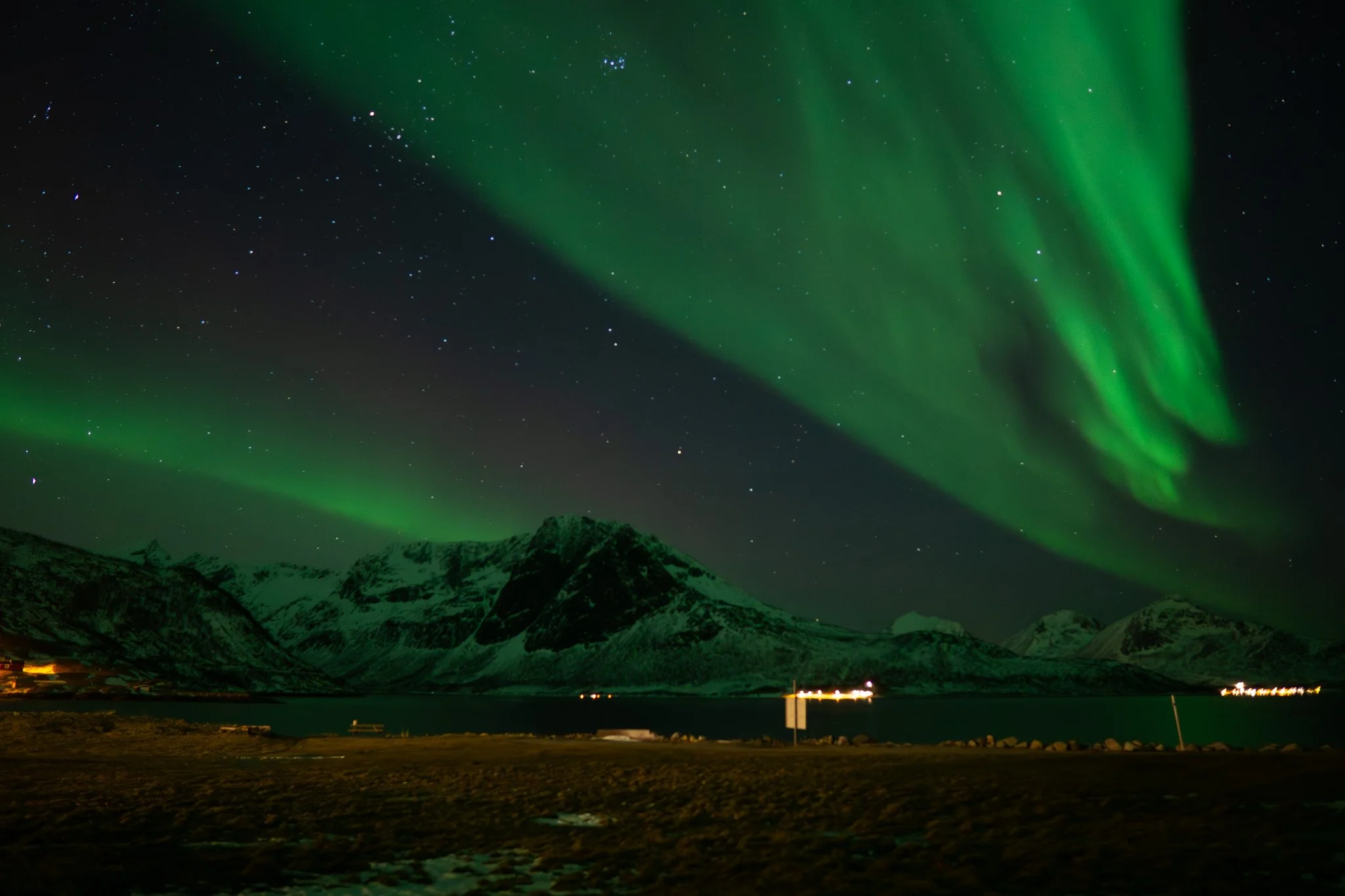 aurora-mountains-snowy.jpg.jpg