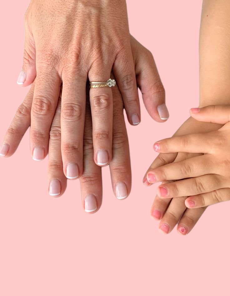 THE MOTHER'S DAY GLOW Mani-Pedi