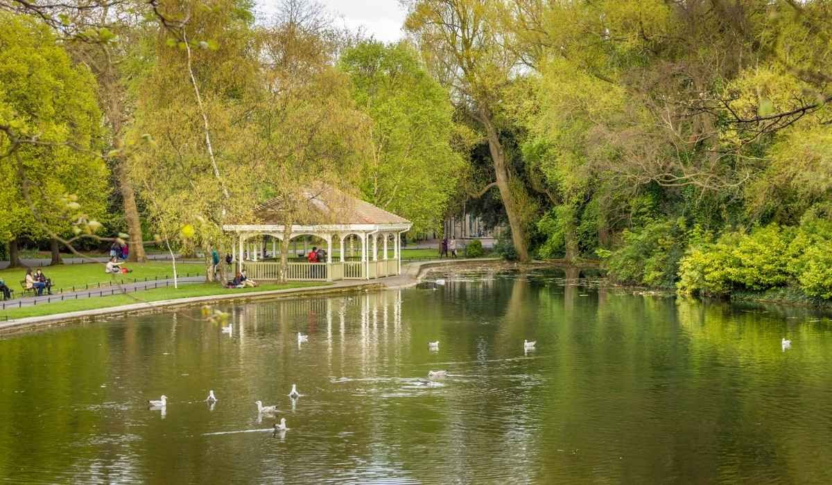 St Stephen’s Green Park, Dublin City
A peaceful city-centre park with tree-lined paths, a duck pond, and Victorian-style gazebos.