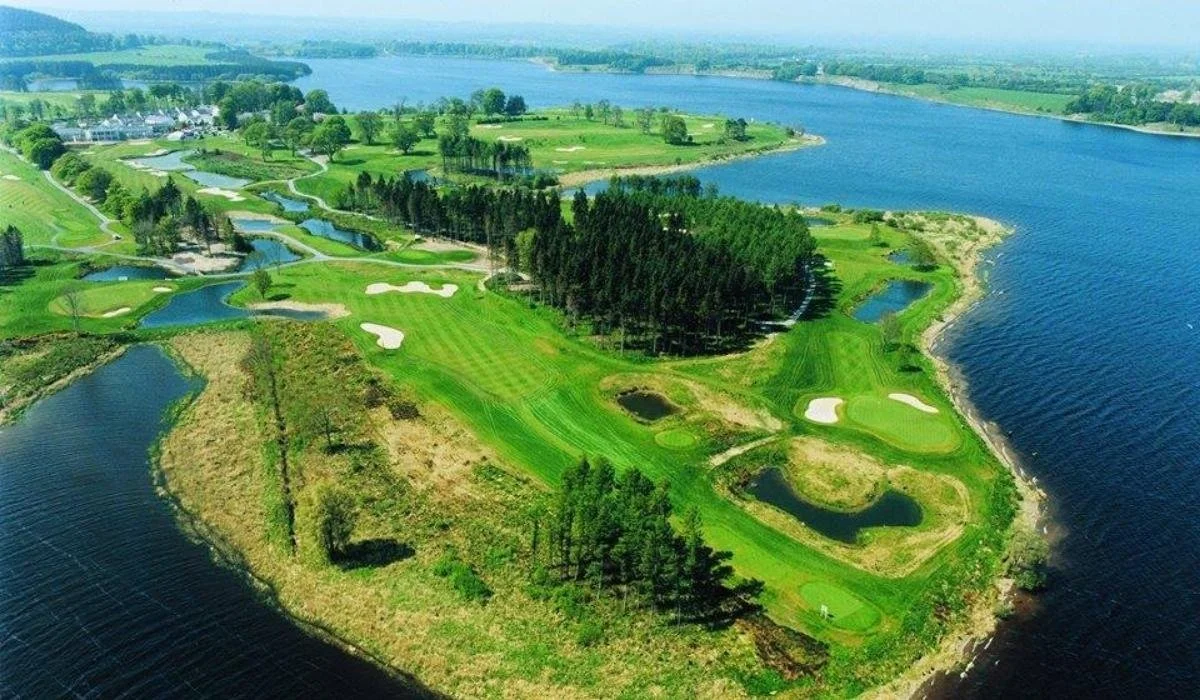 Scenic championship golf course in County Wicklow, set beside lakes and rolling countryside